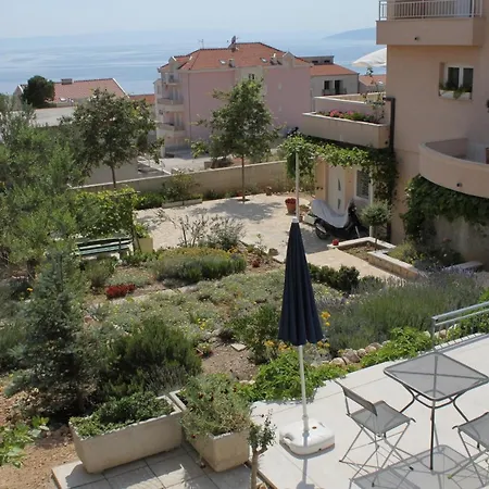 With A Parking Space - 6667