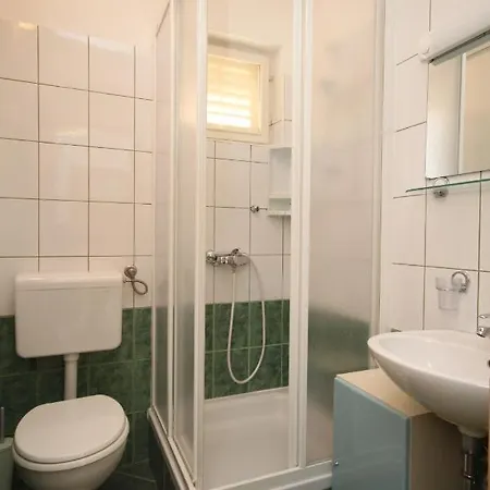 Apartamento With A Parking Space - 6667 Makarska