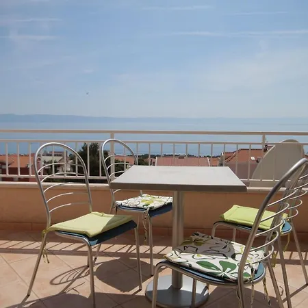 With A Parking Space - 6667 * Makarska