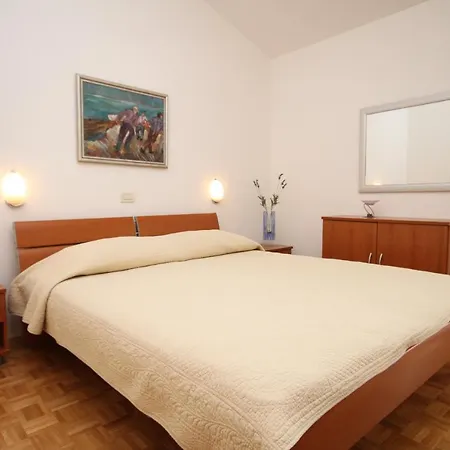 With A Parking Space - 6667 Apartamento Makarska