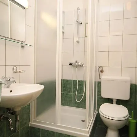 With A Parking Space - 6667 Apartamento Makarska