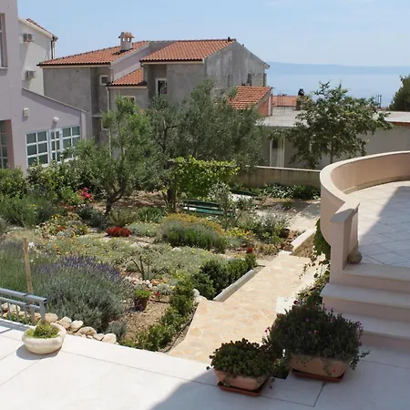 With A Parking Space - 6667 *