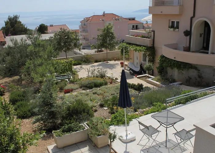 With A Parking Space - 6667