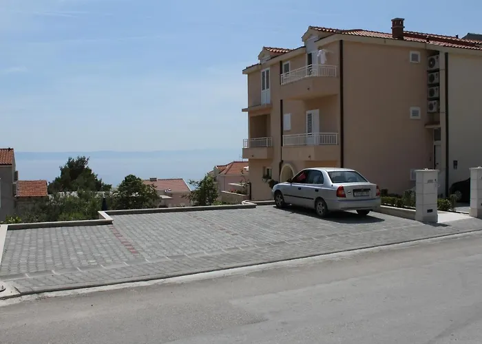 With A Parking Space - 6667 Апартаменти *