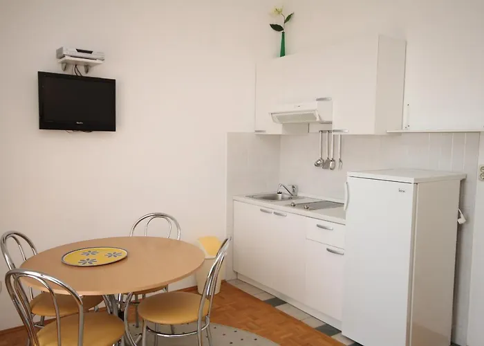 Daire With A Parking Space - 6667 Makarska