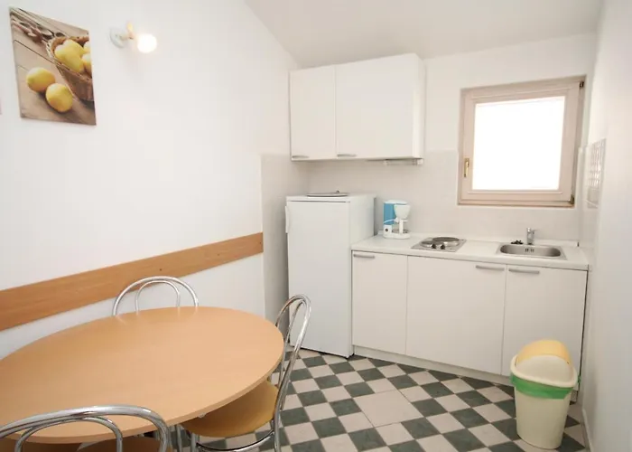 With A Parking Space - 6667 * Макарська