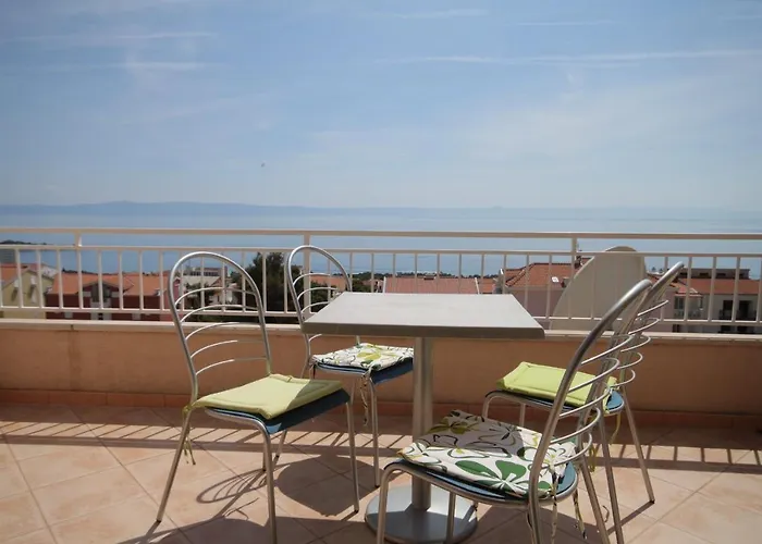 With A Parking Space - 6667 * Makarska