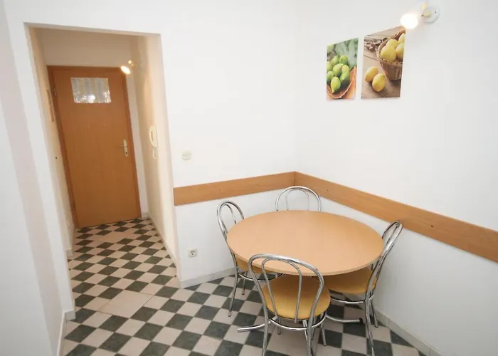 With A Parking Space - 6667 Daire Makarska