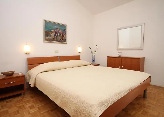 With A Parking Space - 6667 Апартаменти Макарська