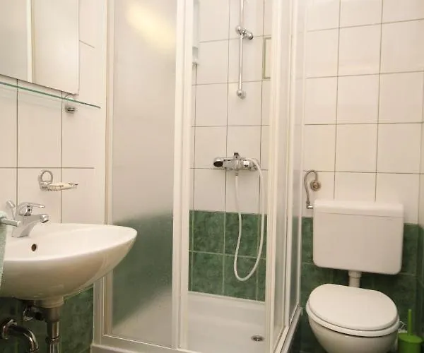 With A Parking Space - 6667 Апартаменти Макарська