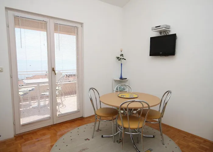 With A Parking Space - 6667 * Makarska